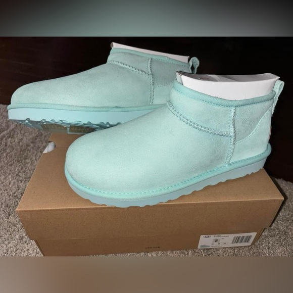 UGG Classic Ultra Mini - Picture 2 of 5